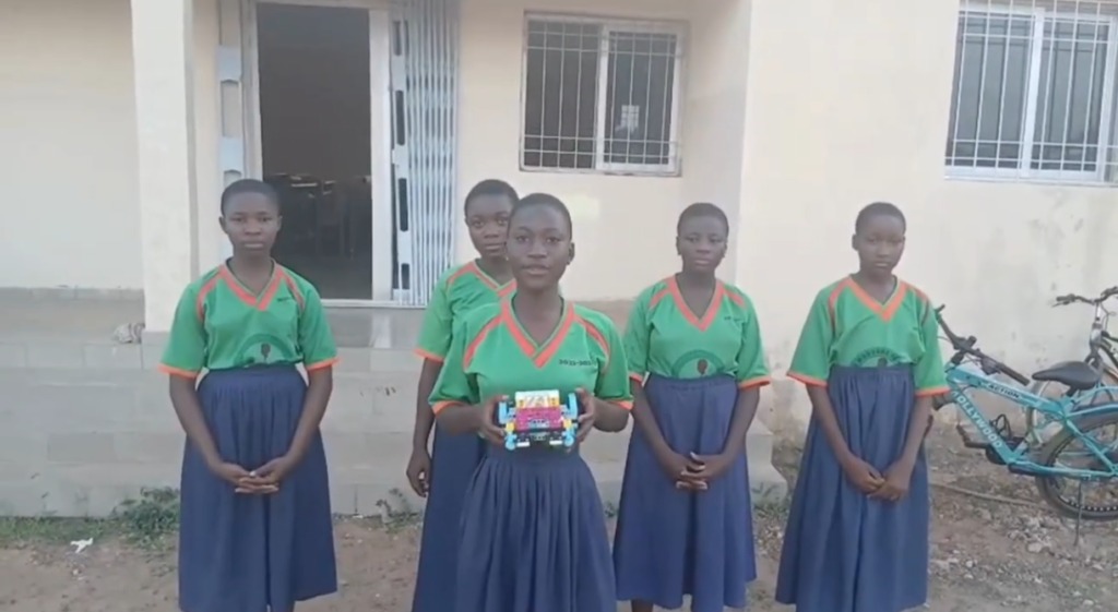 LES FILLES CONSCIENTES DU COLLÈGE MODERNE FANTA KADER DE M’BENGUÉ
